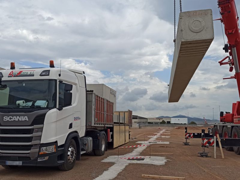 Atilatrans - foto camión Transporte de prefabricados, bobinas y permisos especiales